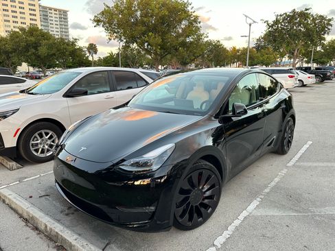 Used 2022 Tesla Model Y Performance image 6