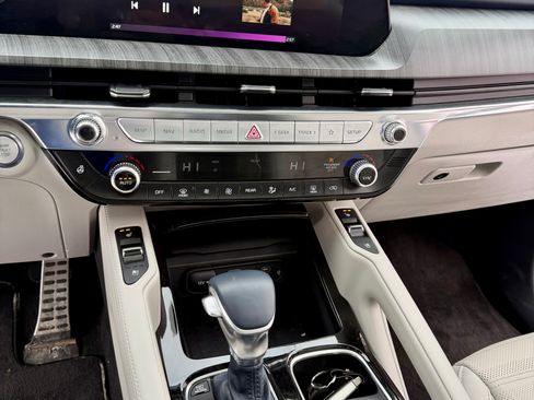 Used 2024 Kia Telluride SX Prestige w/ Towing Package image 10