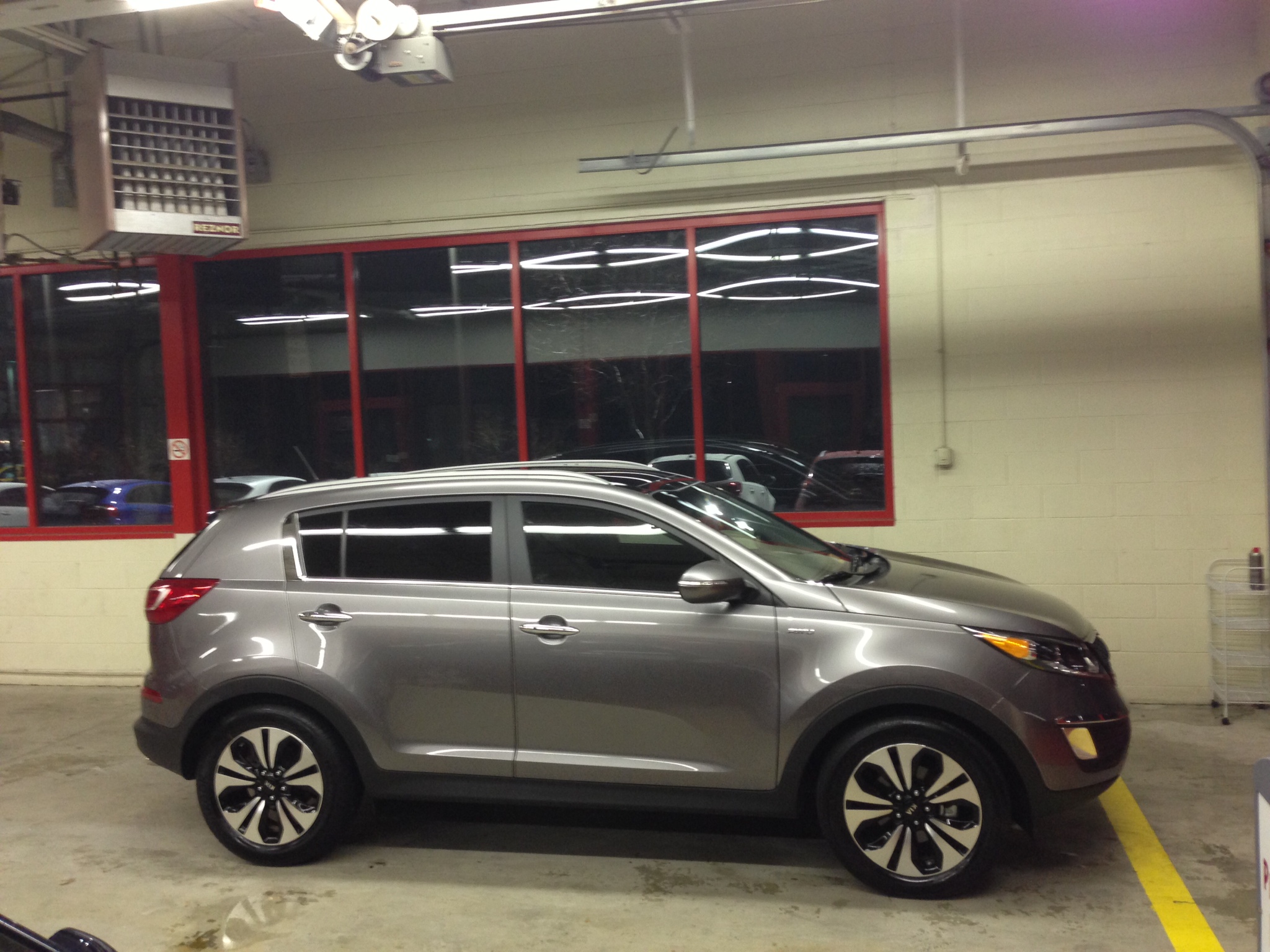 Used 2011 Kia Sportage SX w/ Premium Pkg w/Leather Seats AWD/4WD image 3