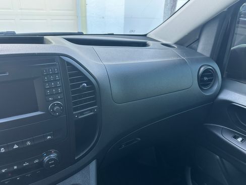 Used 2019 Mercedes-Benz Metris Passenger image 27