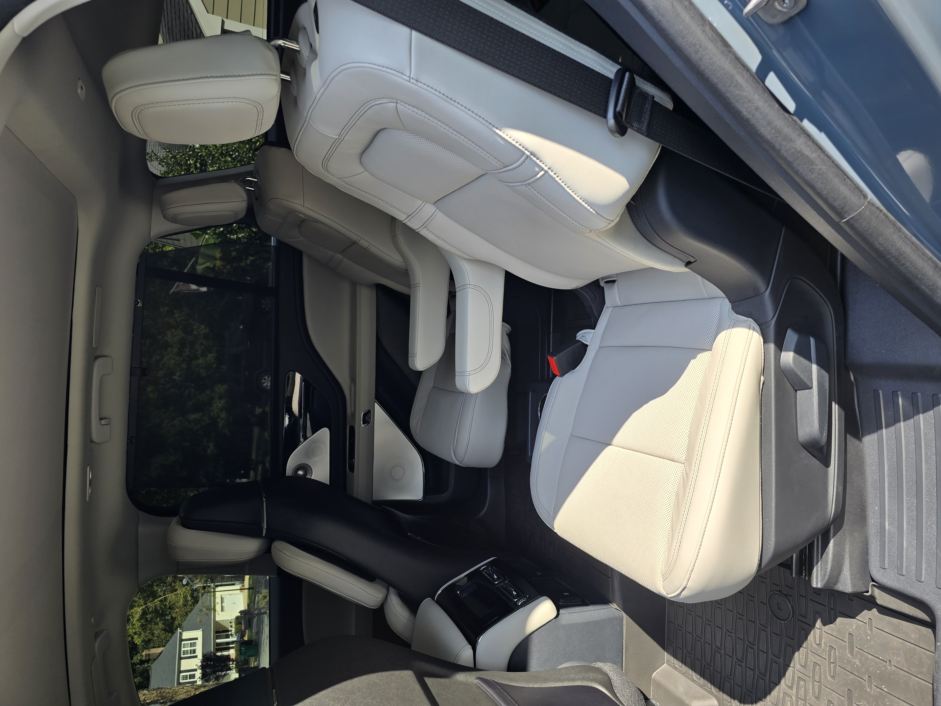 Used 2025 Lincoln Aviator Reserve w/ Equipment Group 201A AWD/4WD image 11