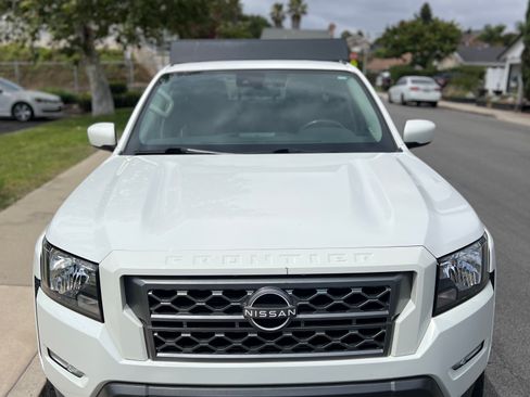 Used 2022 Nissan Frontier SV AWD/4WD image 2