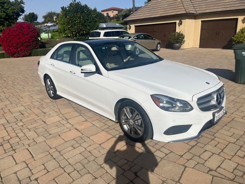 Used 2014 Mercedes-Benz E 250 BlueTEC Sedan image 2