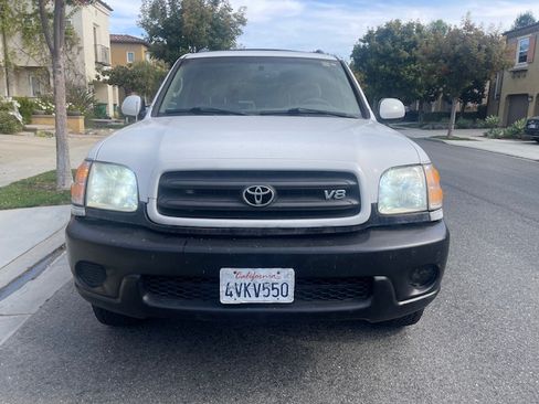 Used 2002 Toyota Sequoia SR5 image 2