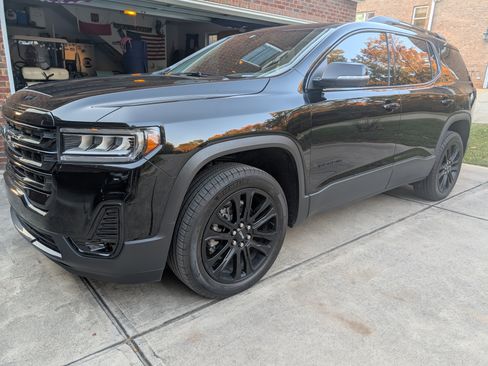 Used 2023 GMC Acadia SLT w/ Elevation Edition image 2