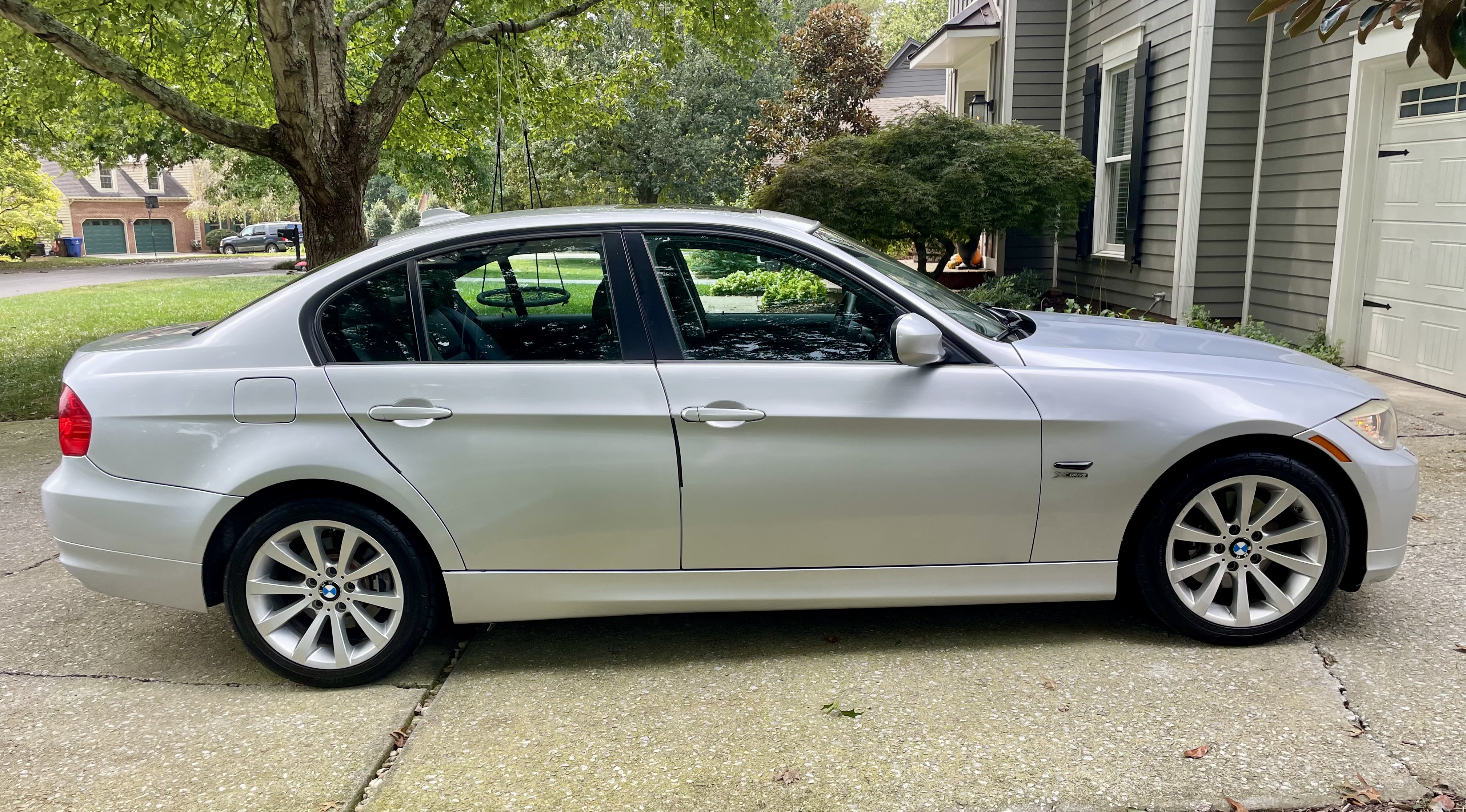 Used 2011 BMW 328i xDrive Sedan AWD/4WD image 5