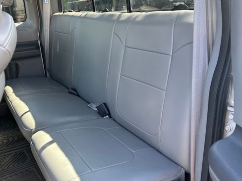 Used 2004 Ford F350 Lariat RWD image 5
