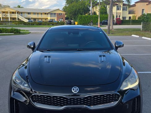 Used 2018 Kia Stinger GT2 image 2