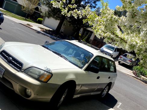 Used 2004 Subaru Outback Wagon image 2