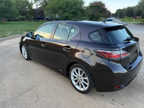Used 2013 Lexus CT 200h w/ Premium Pkg w/Navigation FWD image 4