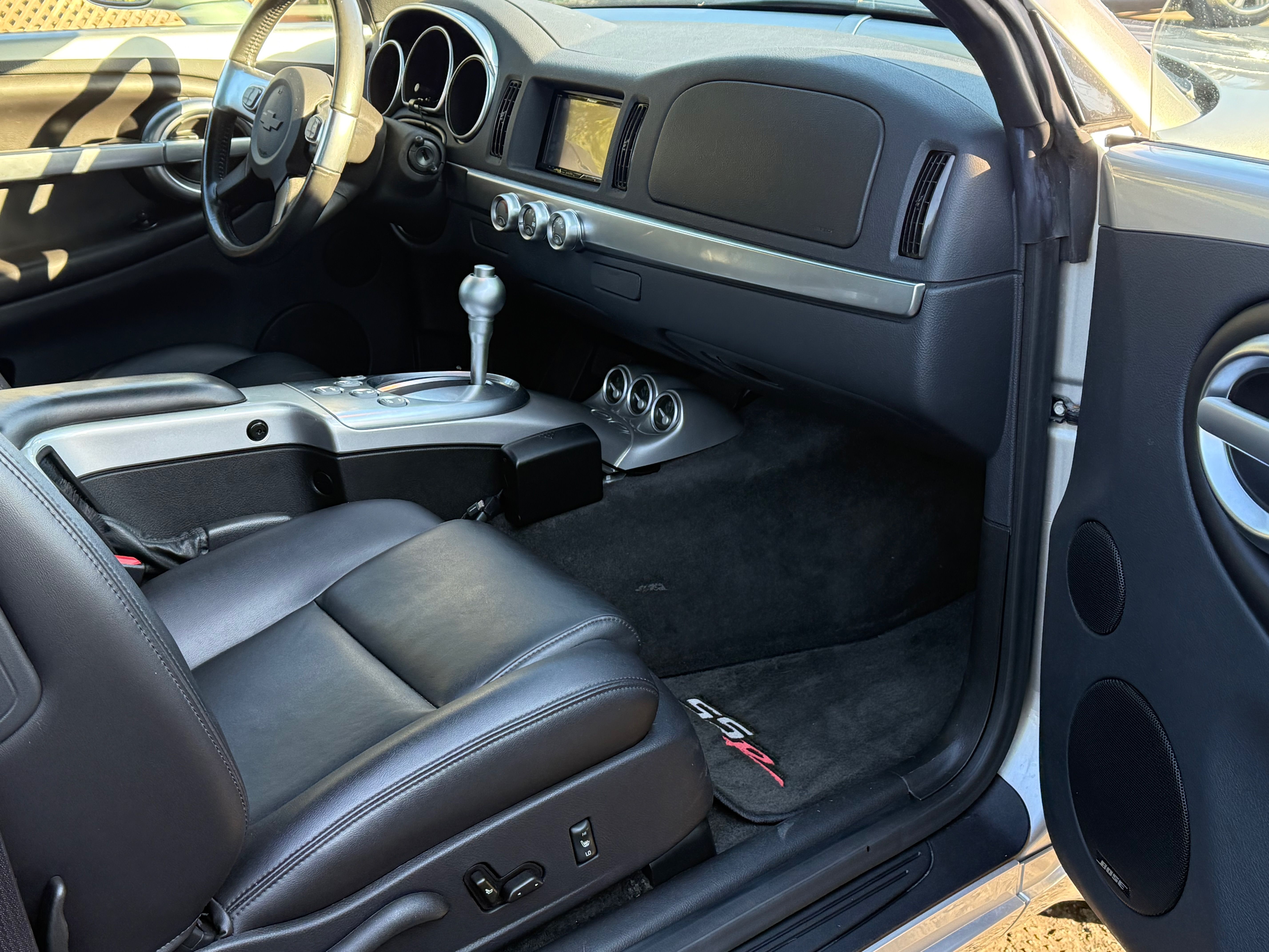 Used 2005 Chevrolet SSR w/ Preferred Equipment Group RWD image 18
