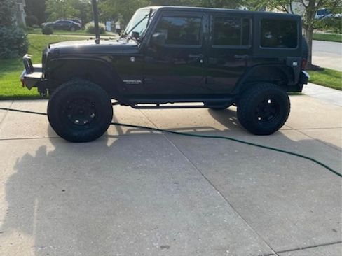 Used 2008 Jeep Wrangler Unlimited Sahara w/ Dual Top Group image 9