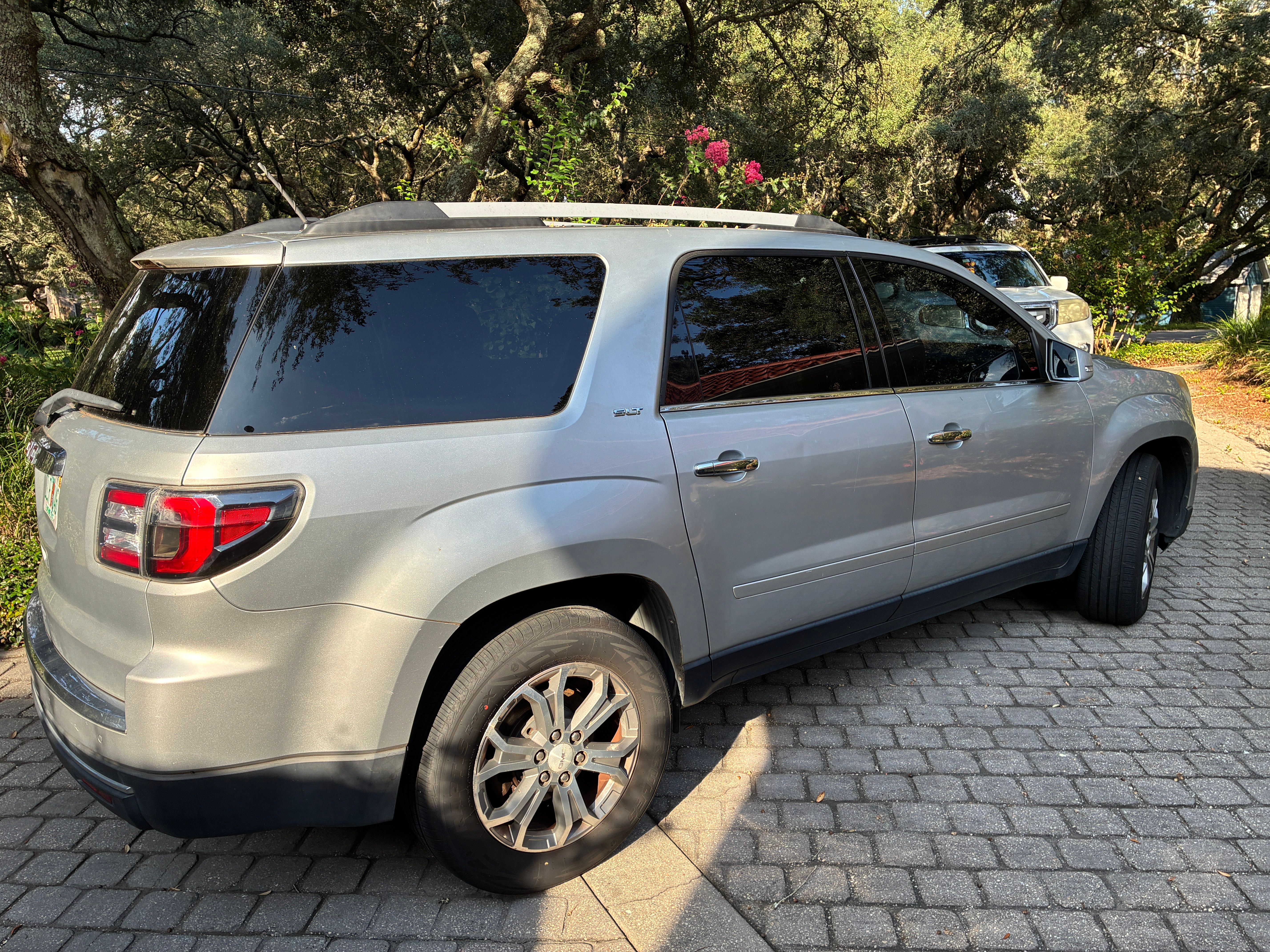 Used 2014 GMC Acadia SLT FWD image 1