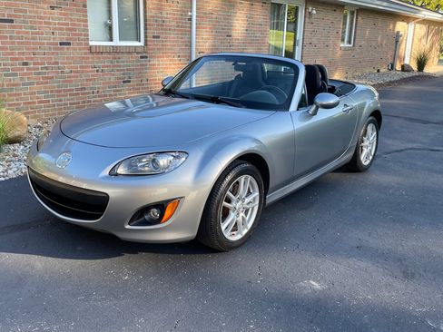 Used 2010 MAZDA MX-5 Miata Sport w/ Convenience Pkg RWD image 10