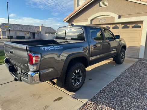 Used 2020 Toyota Tacoma TRD Off-Road image 8