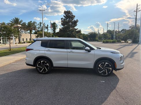Used 2022 Mitsubishi Outlander ES FWD image 11