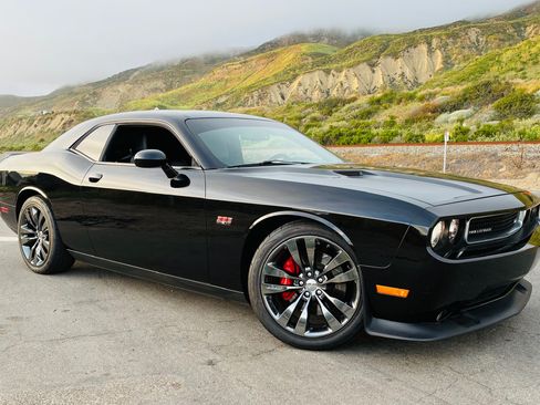 Used 2013 Dodge Challenger SRT8 w/ Harman Kardon Audio Group RWD image 9