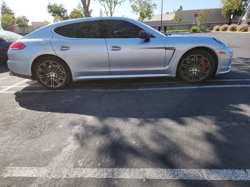 Used 2016 Porsche Panamera Turbo image 2