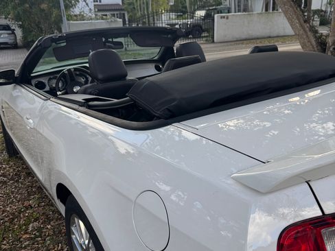 Used 2012 Ford Mustang Premium image 2