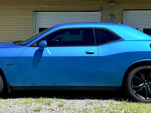Used 2018 Dodge Challenger R/T w/ Blacktop Package RWD image 2