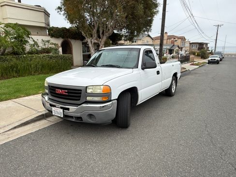 Used 2005 GMC Sierra 1500 W/T RWD image 1