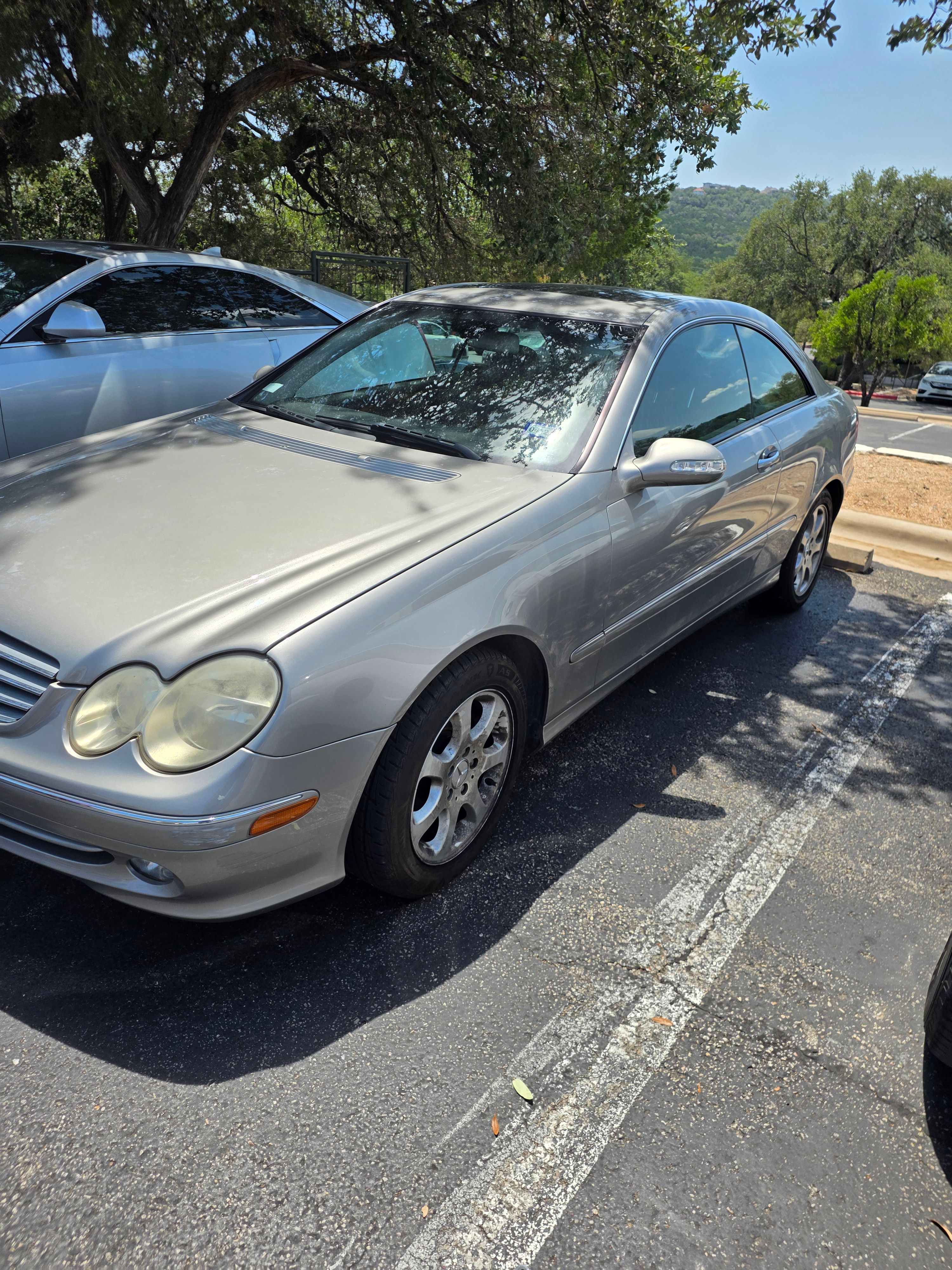 Used 2004 Mercedes-Benz CLK 320 Coupe image 2