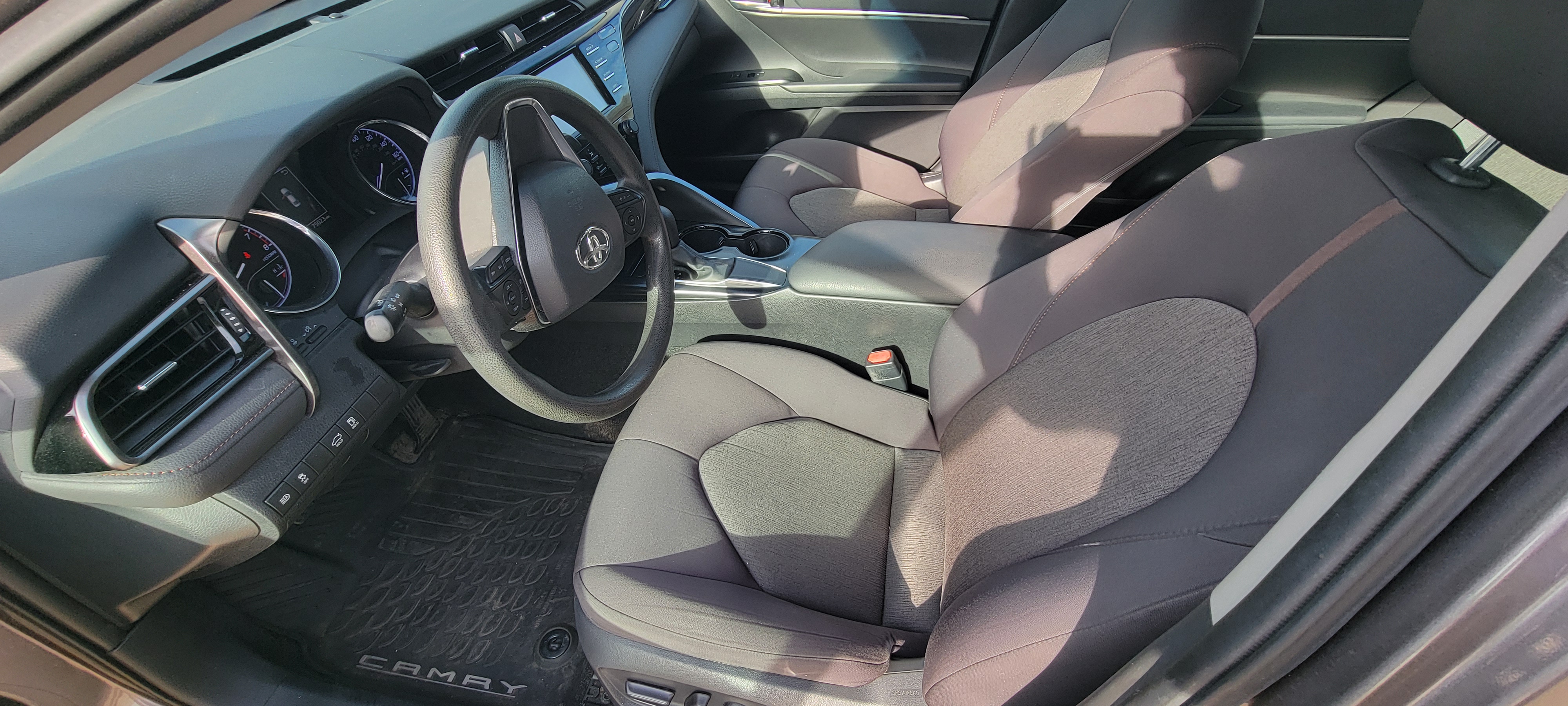 Used 2020 Toyota Camry LE FWD image 9
