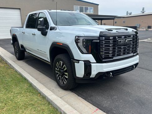 Used 2026 GMC Sierra 2500 Denali Ultimate w/ Max Trailering Package AWD/4WD image 2