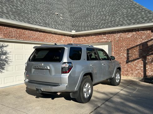 Used 2015 Toyota 4Runner SR5 image 4