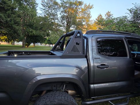 Used 2021 Toyota Tacoma Limited image 9