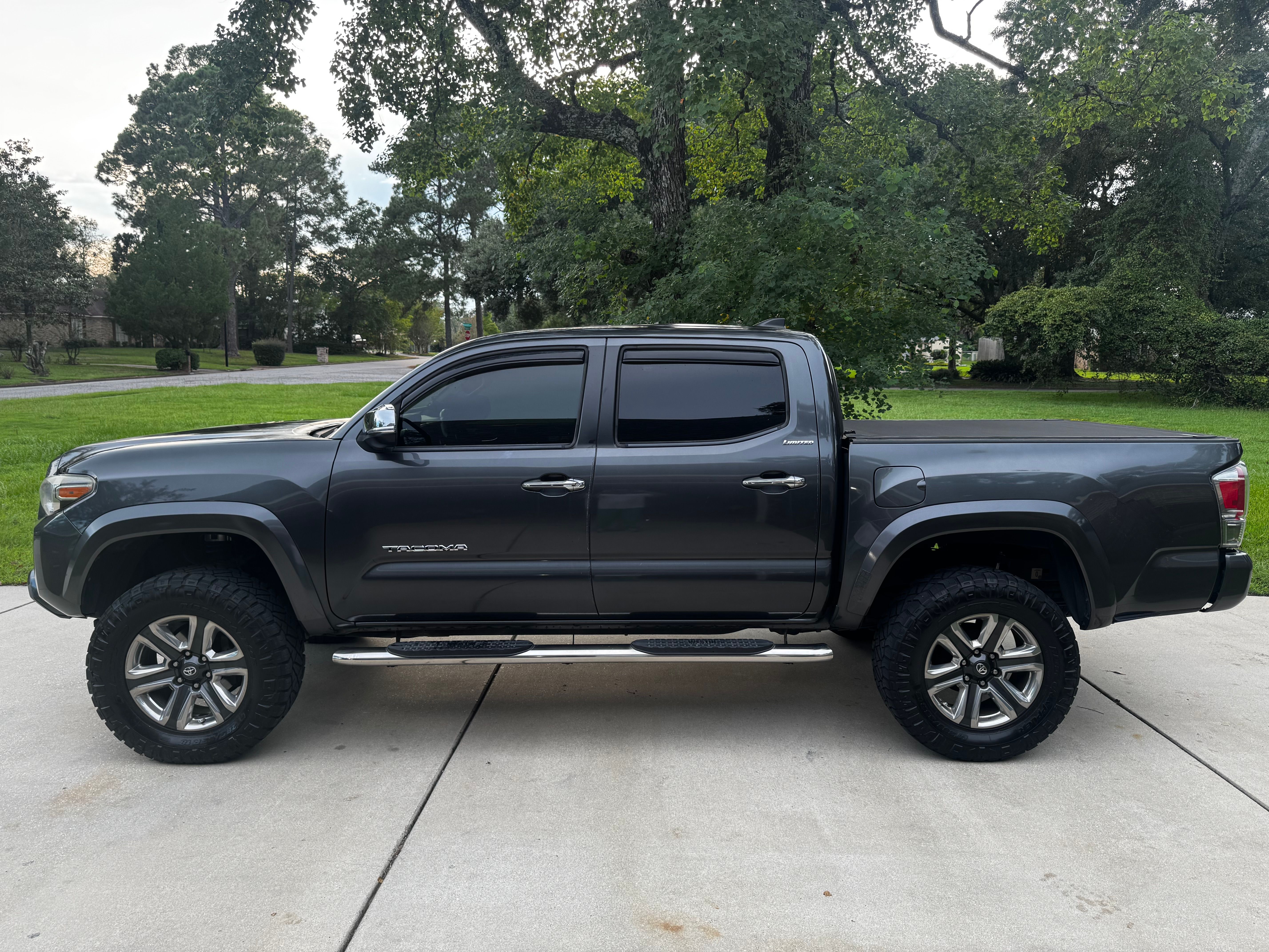 Used 2018 Toyota Tacoma Limited RWD image 4