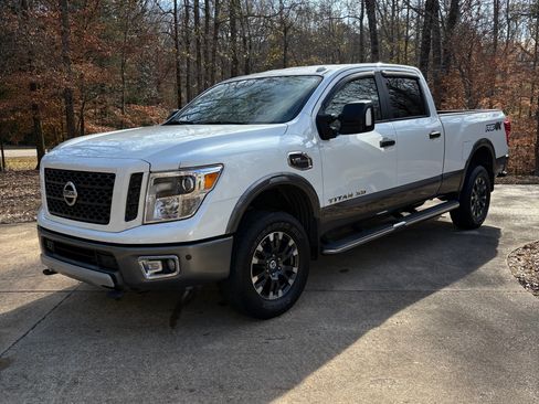 Used 2018 Nissan Titan PRO-4X w/ Pro-4x Utility Package image 1