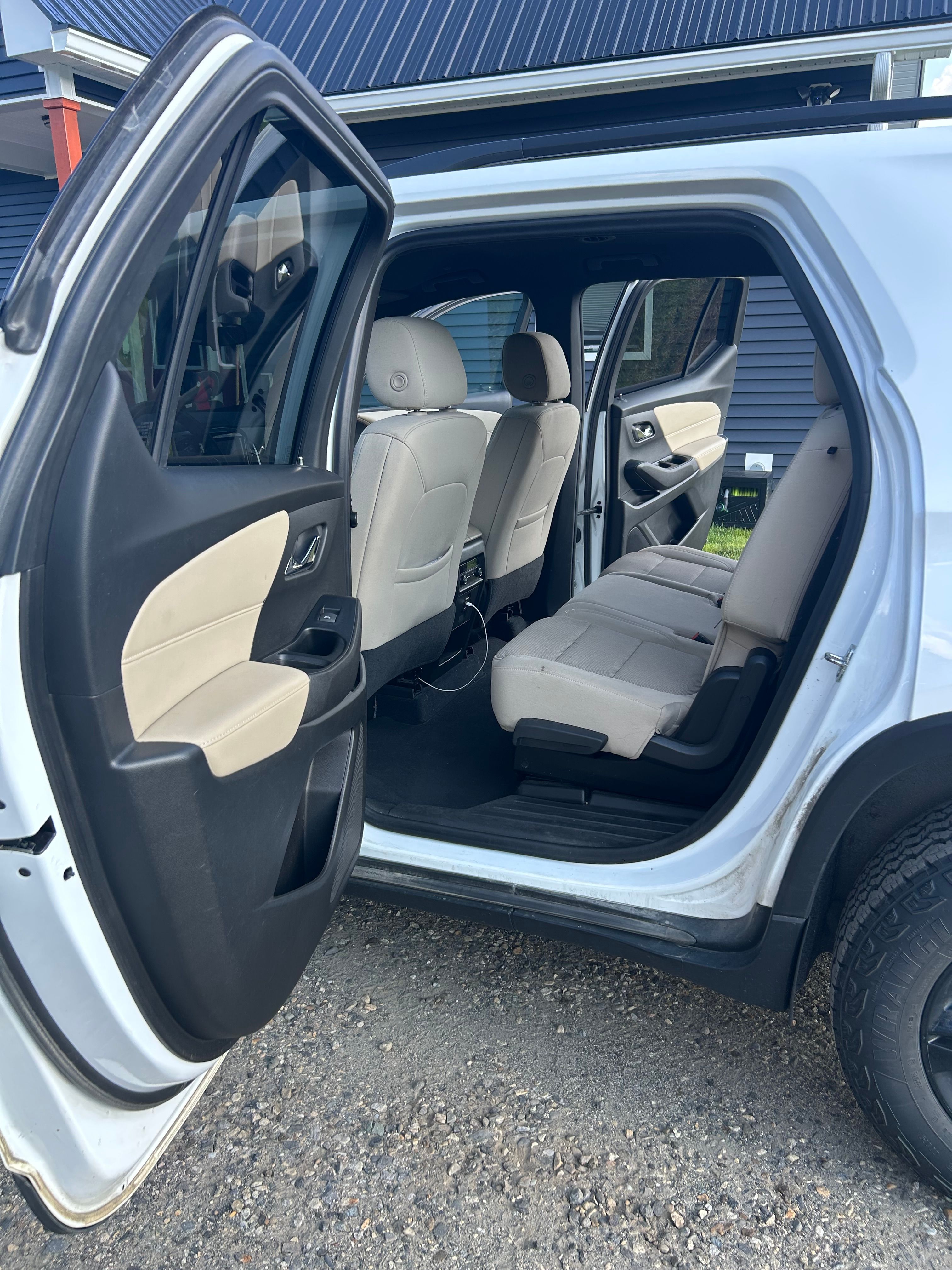 Used 2022 Chevrolet Traverse LS w/ Midnight/Sport Edition AWD/4WD image 14