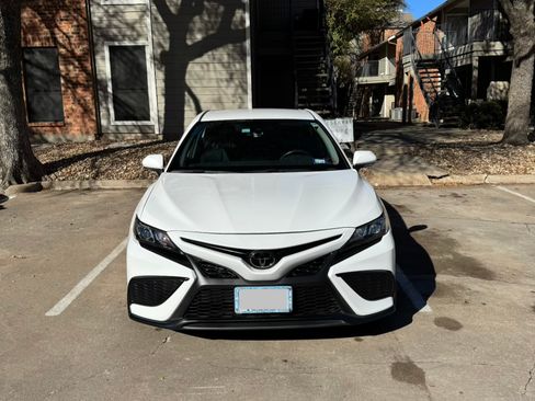 Used 2023 Toyota Camry SE image 9