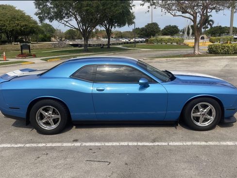 Used 2016 Dodge Challenger SXT image 8