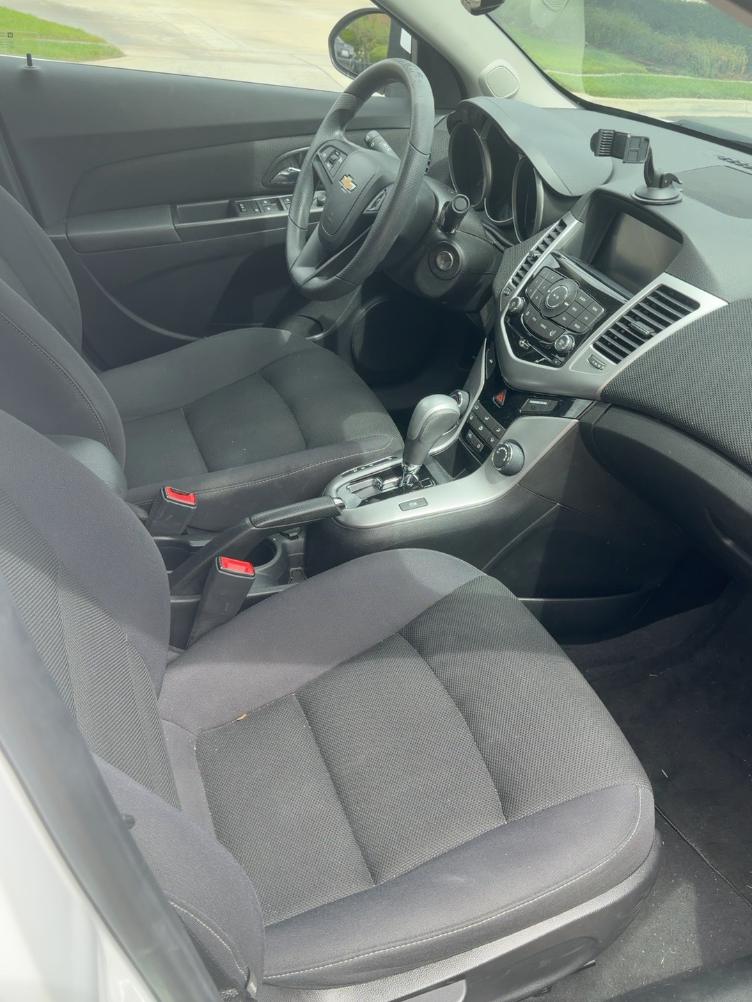 Used 2015 Chevrolet Cruze LT w/ Technology Package FWD image 5
