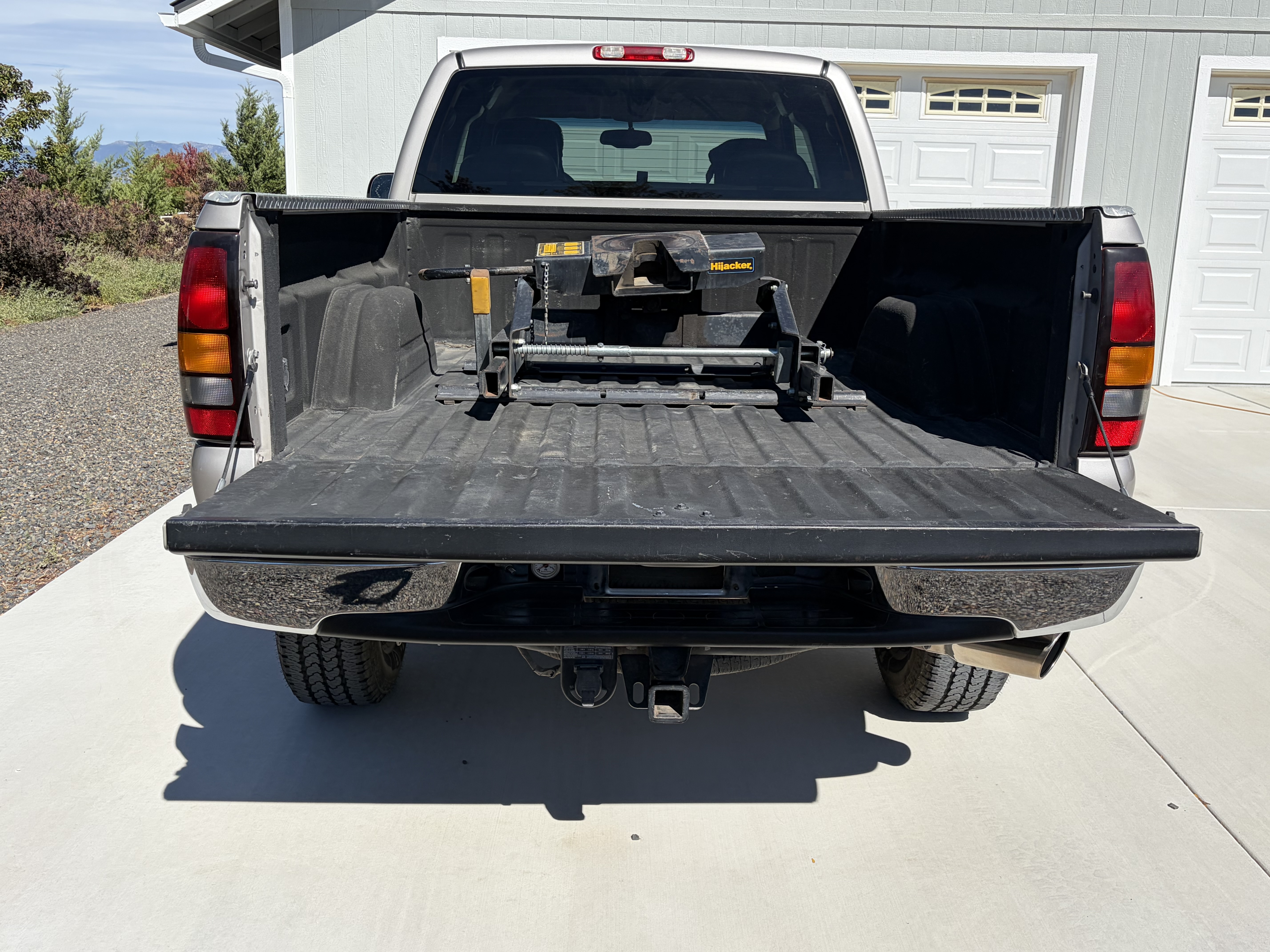 Used 2004 GMC Sierra 2500 SLT w/ Heavy-Duty Power Package AWD/4WD image 11