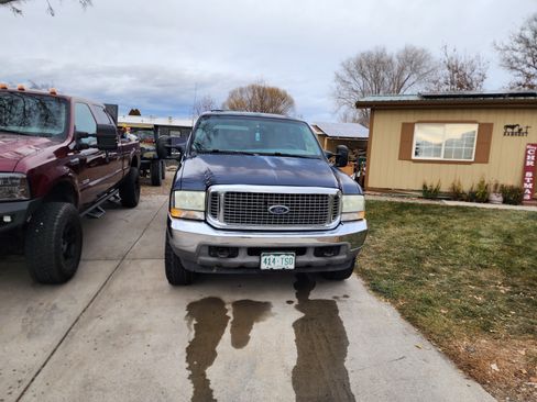 Used 2003 Ford Excursion XLT image 2