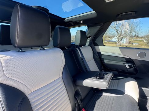 Used 2021 Land Rover Discovery S R-Dynamic image 9