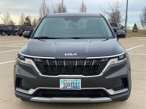 Used 2024 Kia Carnival LX image 2