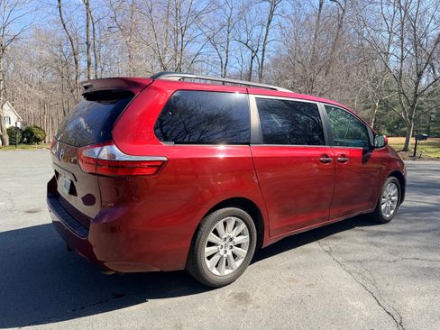 Used 2015 Toyota Sienna XLE Premium image 5