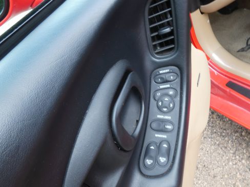 Used 2003 Chevrolet Corvette Coupe w/ Preferred Equipment Group RWD image 31