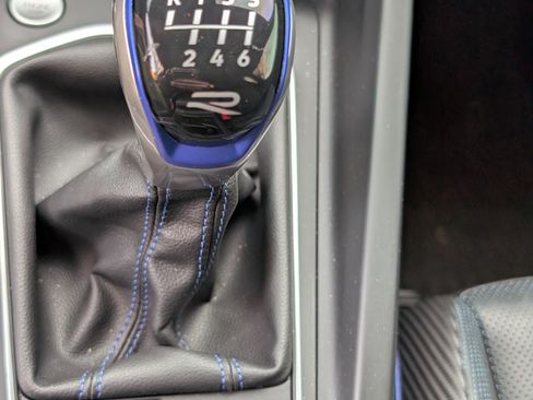 Used 2022 Volkswagen Golf R image 15