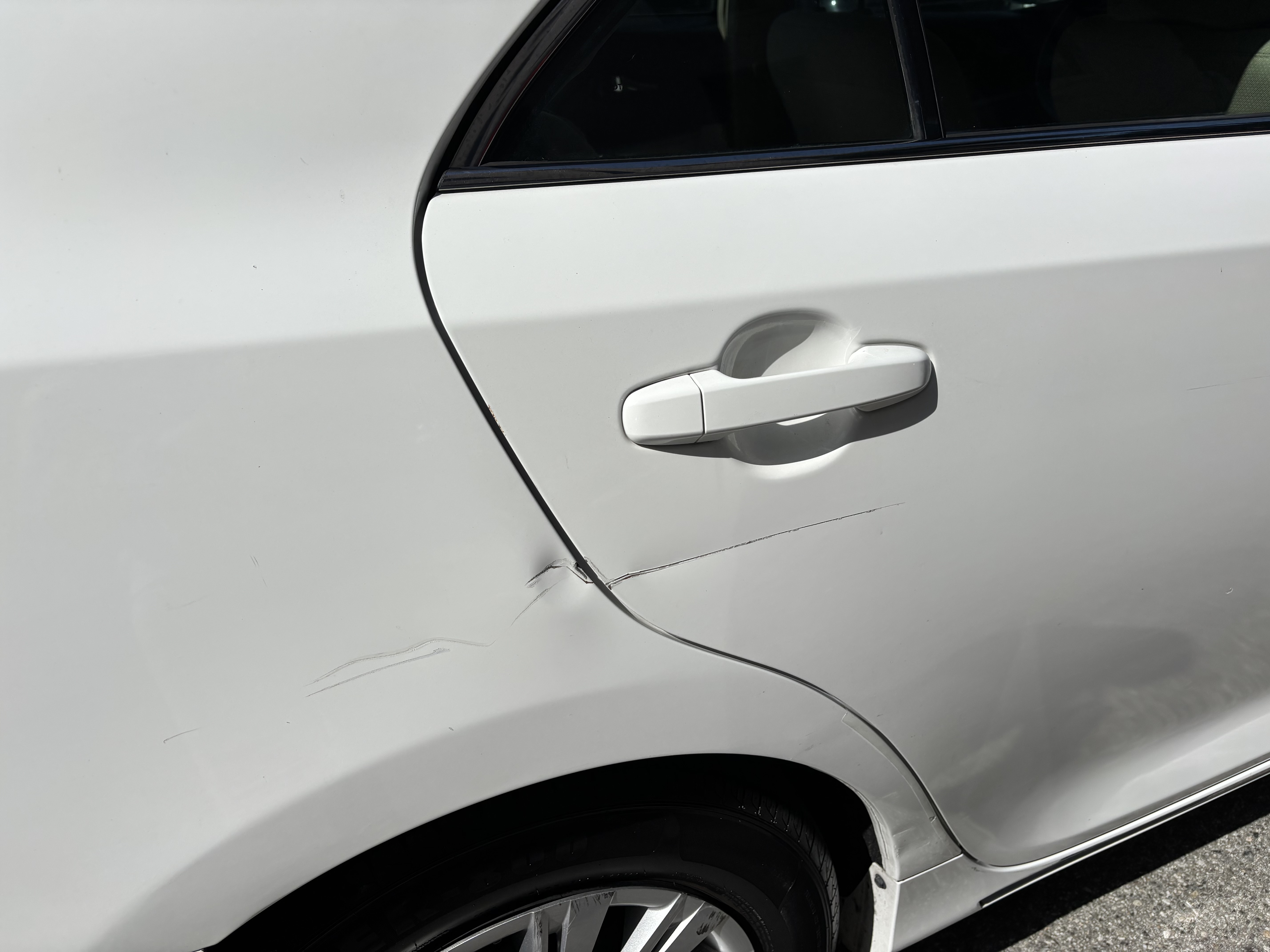 Used 2013 Toyota Camry LE FWD image 9