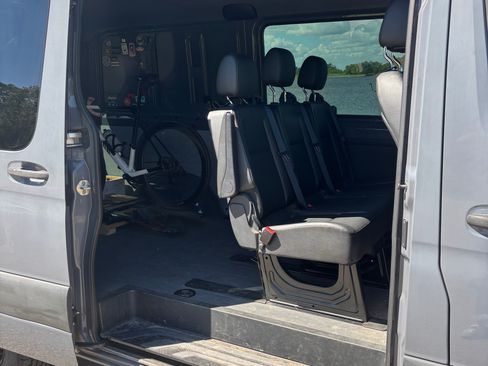 Used 2021 Mercedes-Benz Sprinter 2500 image 14