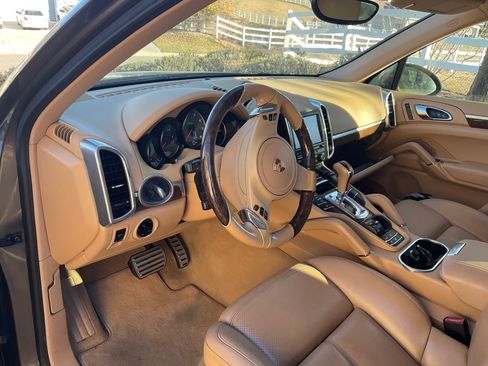 Used 2014 Porsche Cayenne S image 4