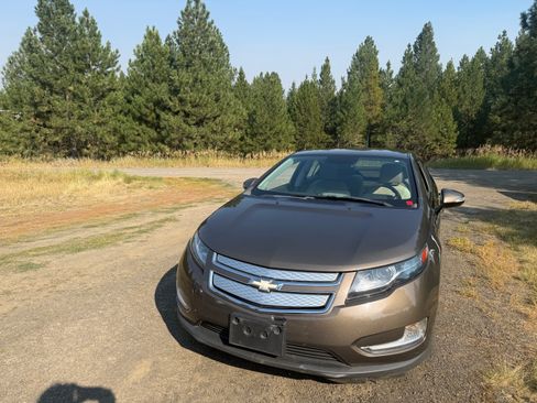 Used 2014 Chevrolet Volt Premium w/ Premium Trim Package FWD image 4