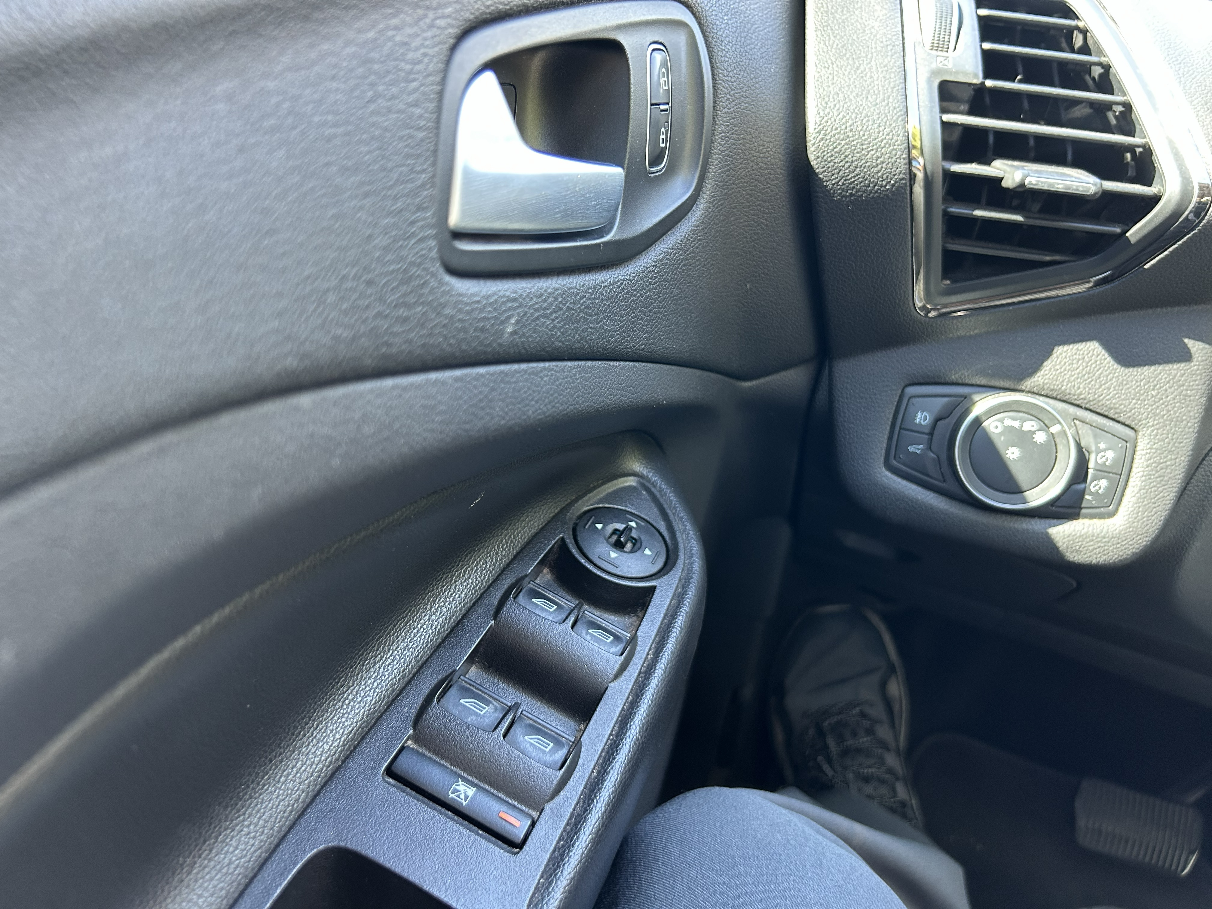 Used 2018 Ford Escape SEL AWD/4WD image 15
