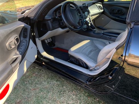 Used 2004 Chevrolet Corvette Convertible w/ Preferred Equipment Group image 17