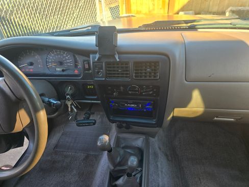 Used 1998 Toyota Tacoma 4x4 Regular Cab image 11